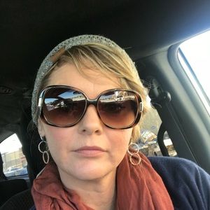 Meet your Posher, Taynia